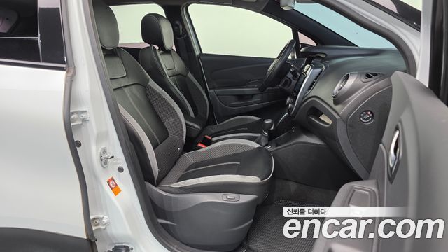 Renault Korea QM3 RE Panoramic Edition 2018 — фото 11