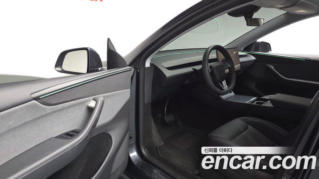 Tesla Model Y RWD 2025 — фото 10