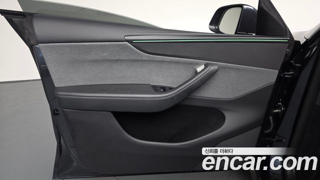 Tesla Model Y RWD 2025 — фото 24