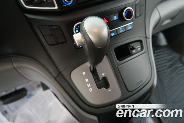 Hyundai Grand Starex Van 3-Seater Style 2021 — фото 9