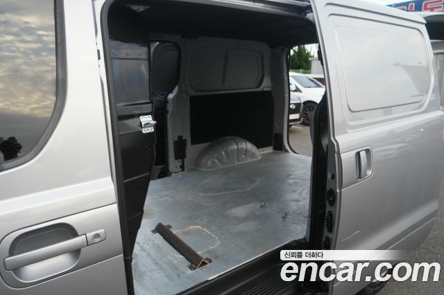 Hyundai Grand Starex Van 3-Seater Style 2021 — фото 17
