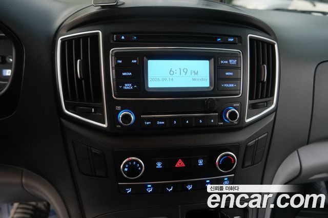 Hyundai Grand Starex Van 3-Seater Style 2021 — фото 21