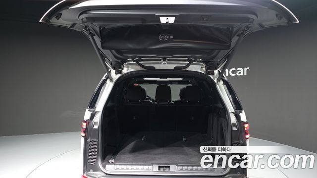 Land Rover Discovery 5 3.0 SD6 SE 2019 — фото 20