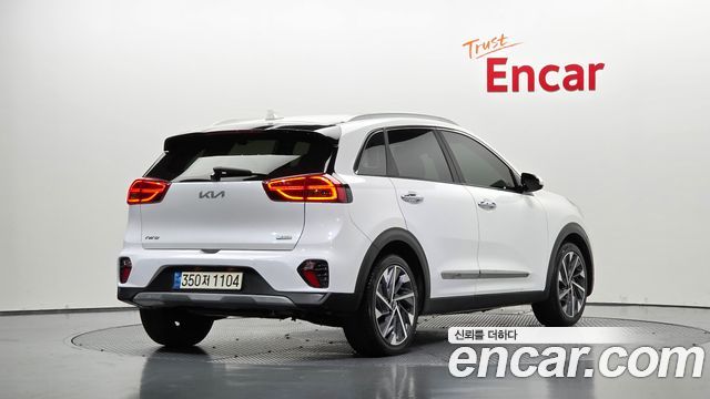 Kia Niro 1.6 HEV Signature 2022 — фото 2