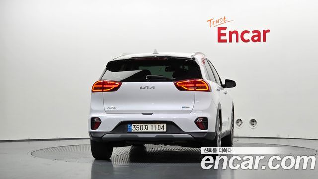 Kia Niro 1.6 HEV Signature 2022 — фото 4
