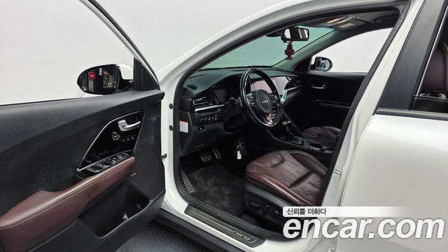 Kia Niro 1.6 HEV Signature 2022 — фото 10