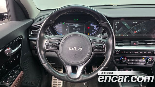 Kia Niro 1.6 HEV Signature 2022 — фото 13