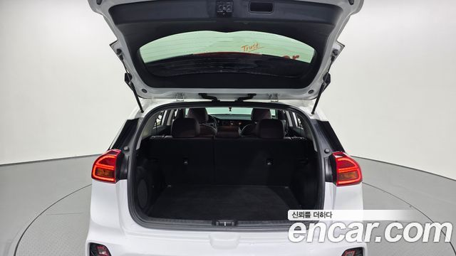 Kia Niro 1.6 HEV Signature 2022 — фото 20
