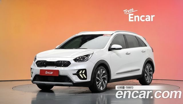 Kia Niro 1.6 HEV Signature 2022 — фото 1