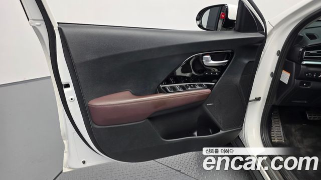 Kia Niro 1.6 HEV Signature 2022 — фото 24