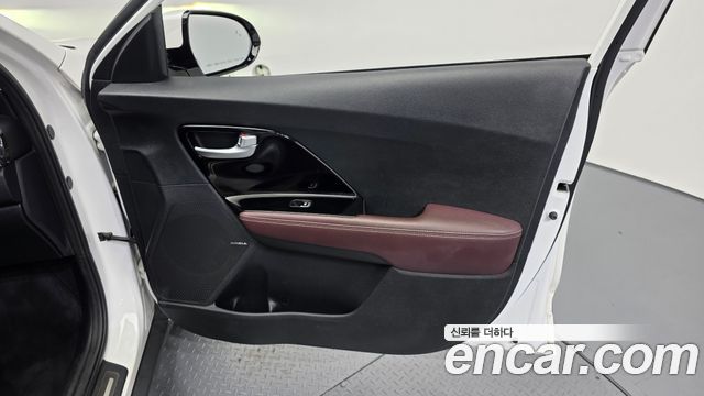 Kia Niro 1.6 HEV Signature 2022 — фото 25