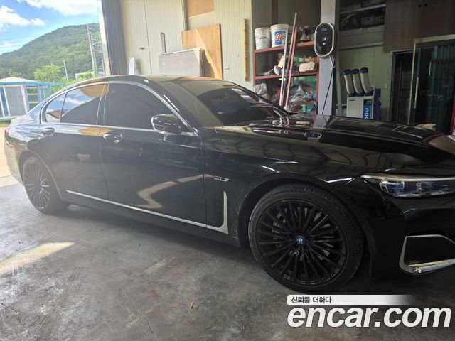 BMW 7 Series (G11) 745e iPerformance Design Pure Excellence 2022 — фото 3