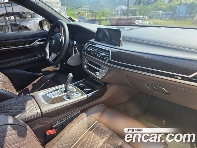 BMW 7 Series (G11) 745e iPerformance Design Pure Excellence 2022 — фото 6