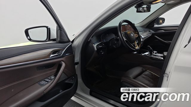 BMW 5 Series (G30) 530e Luxury 2022 — фото 10