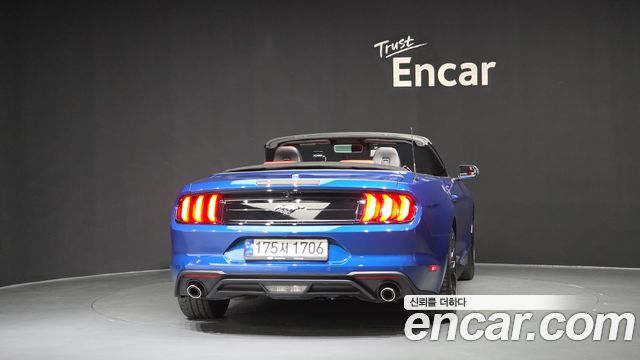 Ford Mustang Convertible 2023 — фото 4