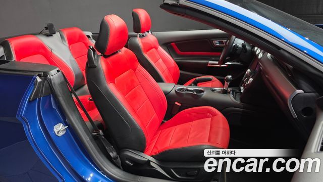 Ford Mustang Convertible 2023 — фото 12