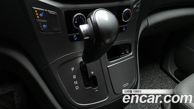 Hyundai Grand Starex Van 5-Seater Modern 2021 — фото 32