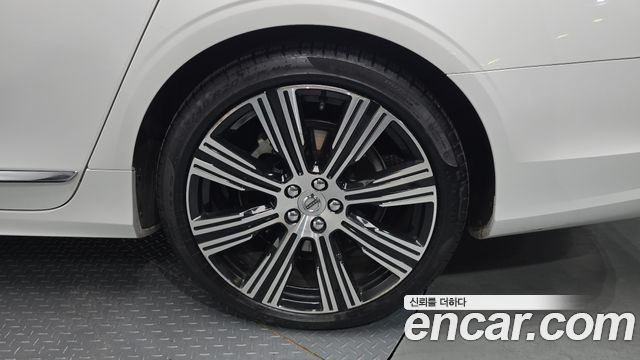 Volvo S90 B6 AWD Ultimate Bright 2023 — фото 21