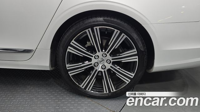 Volvo S90 B6 AWD Ultimate Bright 2023 — фото 31