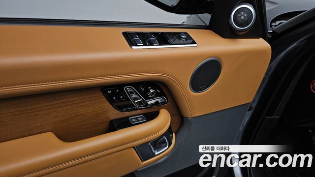 Land Rover Range Rover (IV) 4.4 SDV8 AB DIESEL 2020 — фото 32