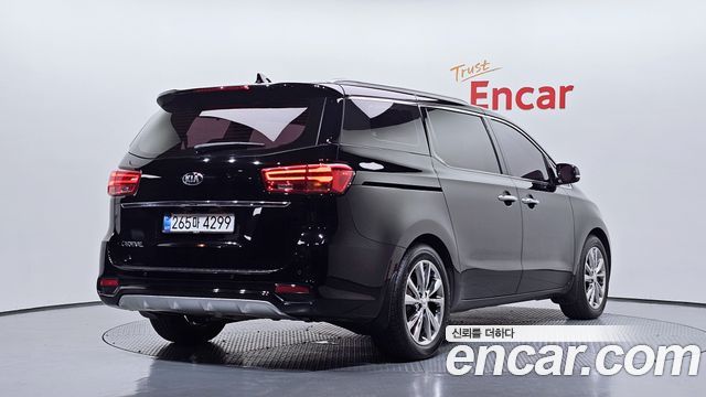 Kia Carnival 9-Seater Prstige 2019 — фото 2