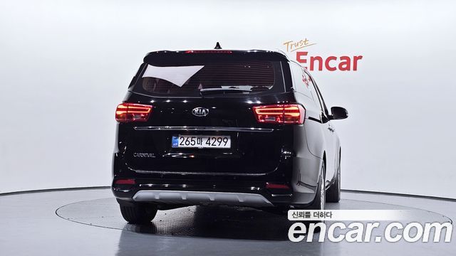 Kia Carnival 9-Seater Prstige 2019 — фото 4