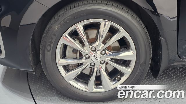 Kia Carnival 9-Seater Prstige 2019 — фото 5