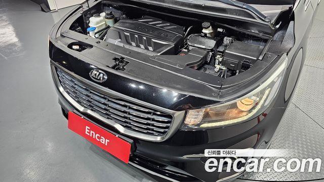Kia Carnival 9-Seater Prstige 2019 — фото 6