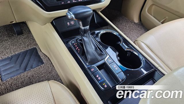 Kia Carnival 9-Seater Prstige 2019 — фото 9