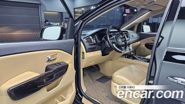 Kia Carnival 9-Seater Prstige 2019 — фото 10