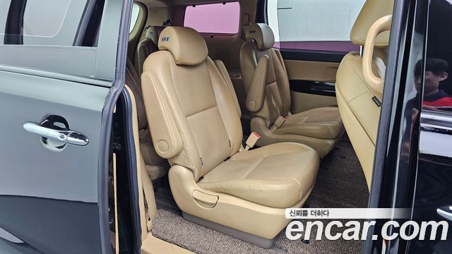 Kia Carnival 9-Seater Prstige 2019 — фото 11