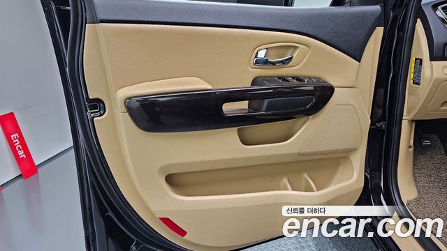 Kia Carnival 9-Seater Prstige 2019 — фото 24