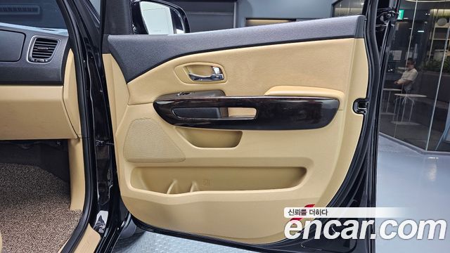 Kia Carnival 9-Seater Prstige 2019 — фото 25
