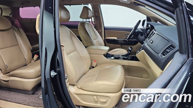 Kia Carnival 9-Seater Prstige 2019 — фото 26