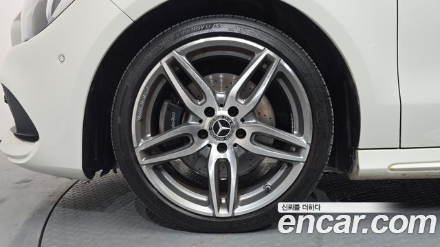 Mercedes-Benz CLA-Class (C117) CLA220 AMG Line 2018 — фото 5