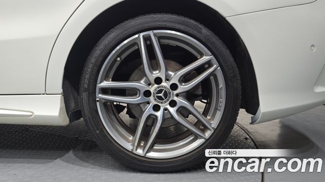 Mercedes-Benz CLA-Class (C117) CLA220 AMG Line 2018 — фото 21