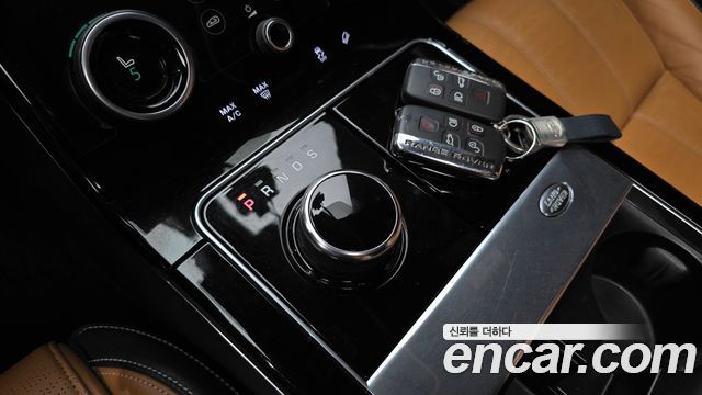 Land Rover Range Rover Velar 3.0 D300 R-Dynamic HSE 2018 — фото 9