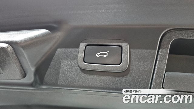 Land Rover Range Rover Velar 3.0 D300 R-Dynamic HSE 2018 — фото 20
