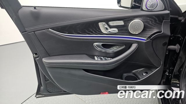 Mercedes-Benz E-Class (W213) E220d 4MATIC AMG Line 2021 — фото 24