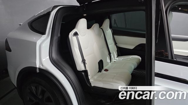 Tesla Model X AWD 2024 — фото 11