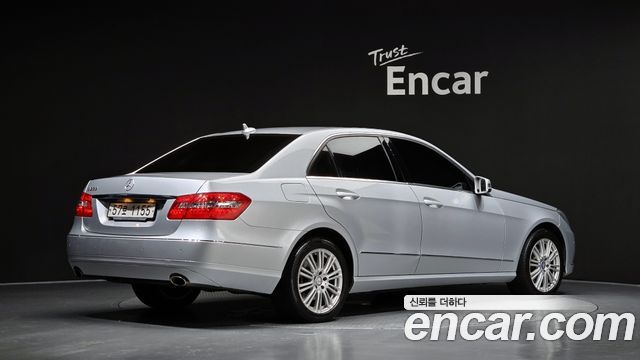 Mercedes-Benz E-Class (W212) E300 Elegance 2011 — фото 2