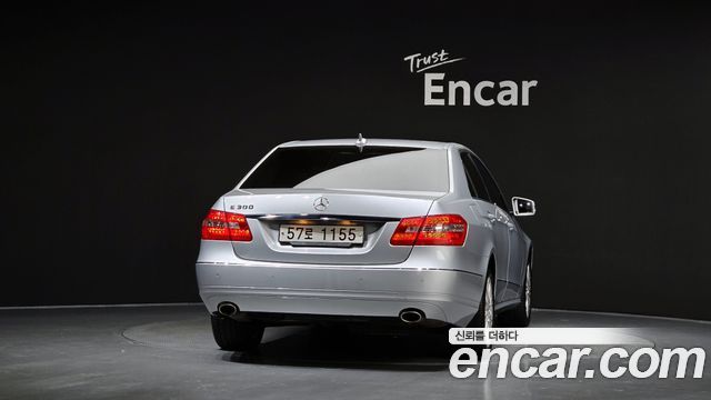 Mercedes-Benz E-Class (W212) E300 Elegance 2011 — фото 4