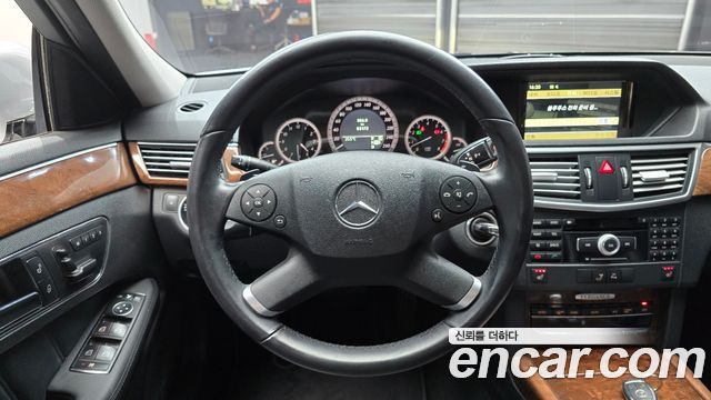 Mercedes-Benz E-Class (W212) E300 Elegance 2011 — фото 13