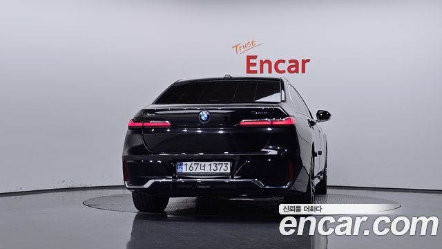BMW 7 Series (G70) 750e xDrive M Sport 2023 — фото 4