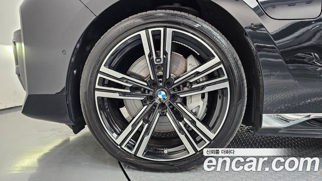 BMW 7 Series (G70) 750e xDrive M Sport 2023 — фото 5