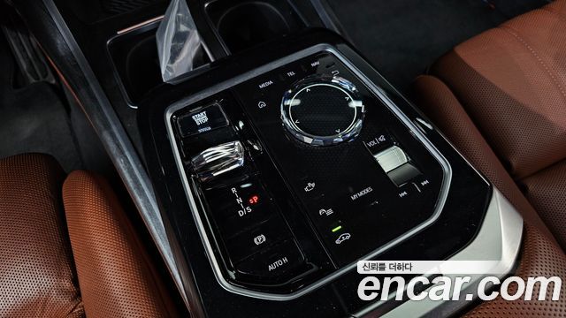 BMW 7 Series (G70) 750e xDrive M Sport 2023 — фото 9