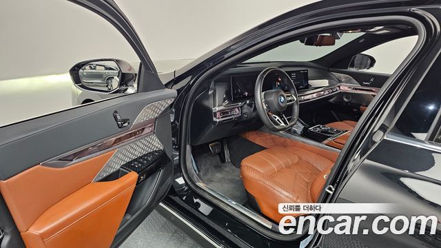BMW 7 Series (G70) 750e xDrive M Sport 2023 — фото 10