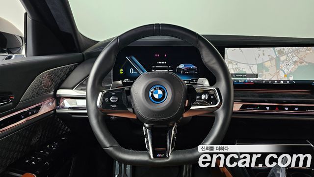 BMW 7 Series (G70) 750e xDrive M Sport 2023 — фото 12