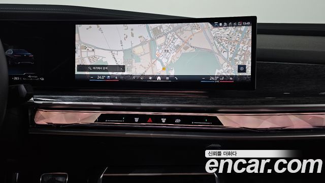 BMW 7 Series (G70) 750e xDrive M Sport 2023 — фото 13