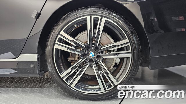 BMW 7 Series (G70) 750e xDrive M Sport 2023 — фото 21